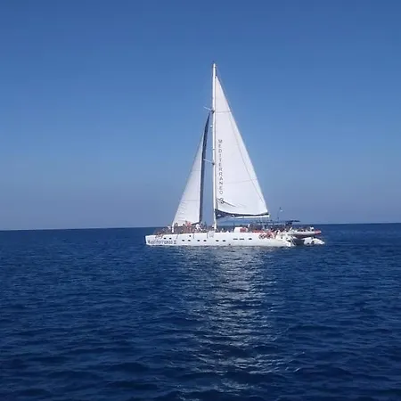 Lighthouse アパート ラルナカ